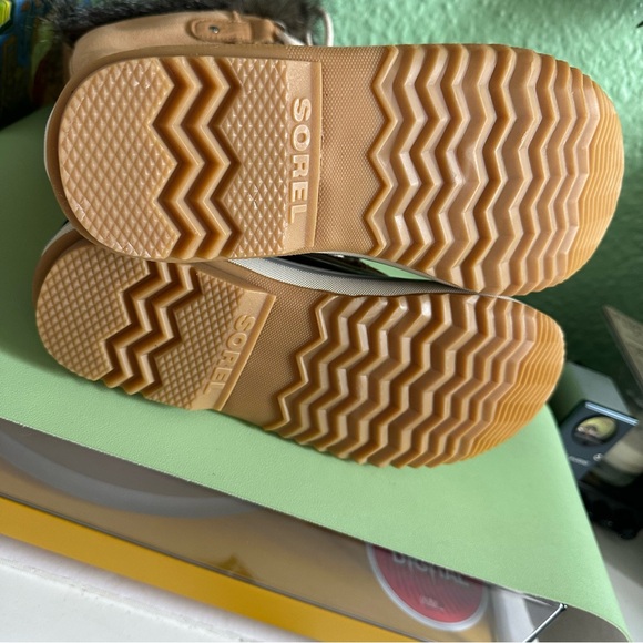 NWT SOREL Joan of Arctic Faux Fur Waterproof Snow Boots sz 7.5 8 - Picture 7 of 10